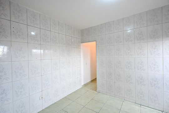 Cozinha de casa para alugar com 1 quarto, 52m² em Jardim Oliveiras, Taboão da Serra