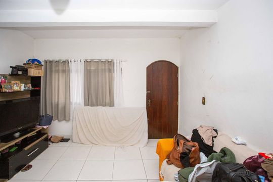 Casa à venda com 4 quartos, 450m² em Taboão, Diadema