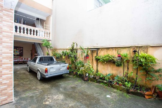 Casa à venda com 4 quartos, 450m² em Taboão, Diadema