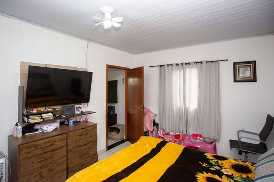 Casa à venda com 4 quartos, 450m² em Taboão, Diadema