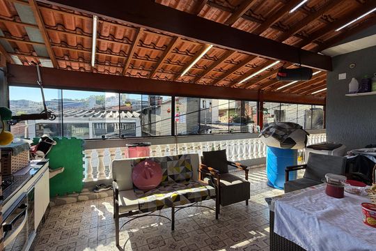 Casa para alugar com 3 quartos, 210m² em Vila Merces, Carapicuíba