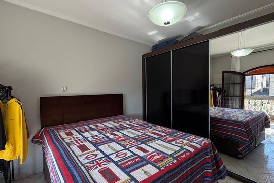 Casa para alugar com 3 quartos, 210m² em Vila Merces, Carapicuíba