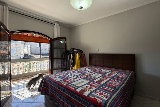 Casa para alugar com 3 quartos, 210m² em Vila Merces, Carapicuíba