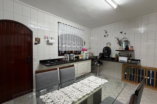 Casa para alugar com 3 quartos, 210m² em Vila Merces, Carapicuíba