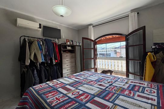 Casa para alugar com 3 quartos, 210m² em Vila Merces, Carapicuíba