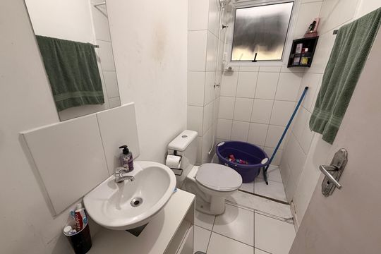 Banheiro Social de apartamento à venda com 2 quartos, 52m² em Parque Residencial Jundiaí, Jundiaí