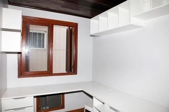 Gabinete de apartamento à venda com 3 quartos, 121m² em Bela Vista, Porto Alegre