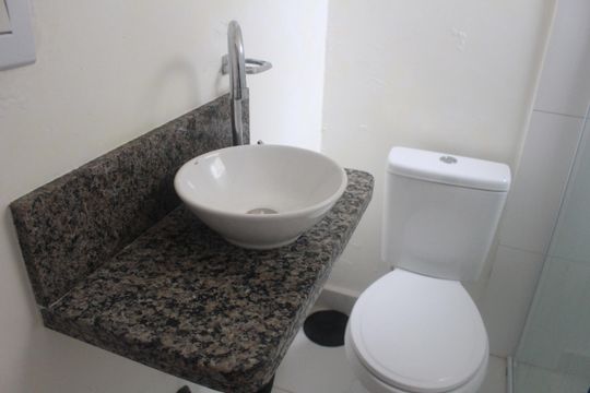 Banheiro da Suíte de casa para alugar com 3 quartos, 100m² em Olímpico, São Caetano do Sul