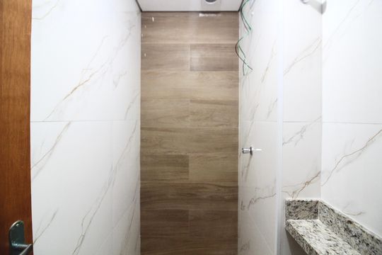 Banheiro 1 de apartamento para alugar com 2 quartos, 40m² em Cidade Antônio Estêvão de Carvalho, São Paulo