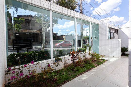Entrada de apartamento à venda com 2 quartos, 118m² em Serrano, Belo Horizonte