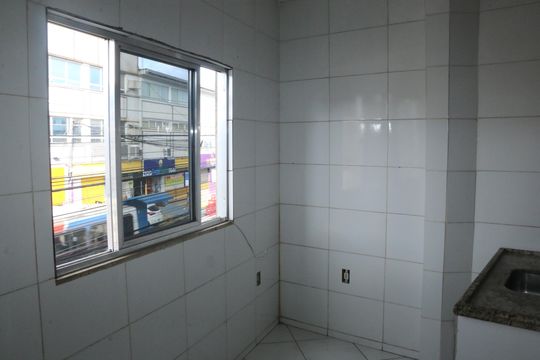 Cozinha de casa para alugar com 1 quarto, 70m² em Califórnia, Nova Iguaçu