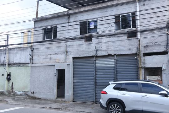 Fachada de casa para alugar com 1 quarto, 70m² em Califórnia, Nova Iguaçu