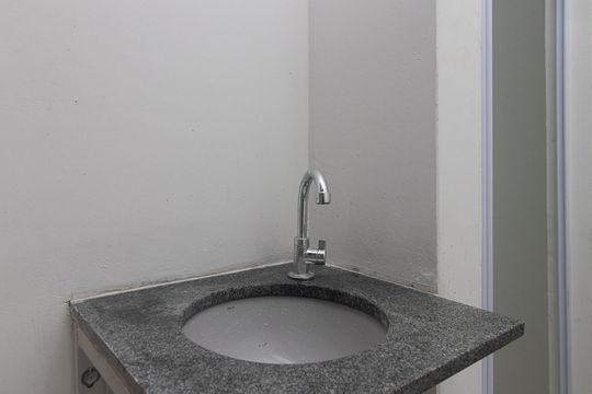 Banheiro de apartamento para alugar com 1 quarto, 27m² em Cidade Baixa, Porto Alegre