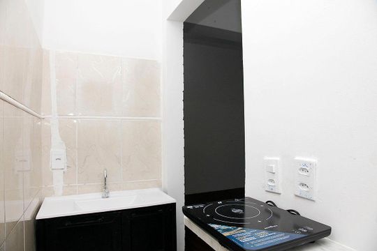 Cozinha de apartamento para alugar com 1 quarto, 33m² em Cidade Baixa, Porto Alegre