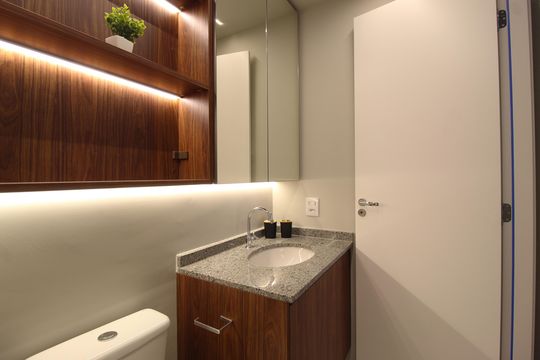 Banheiro da Suíte de apartamento para alugar com 1 quarto, 25m² em Vila Nova Conceição, São Paulo