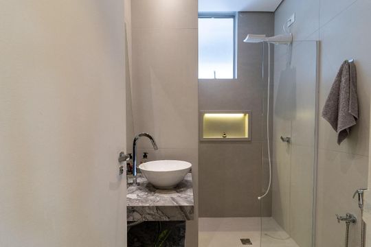 Banheiro de apartamento à venda com 2 quartos, 80m² em Calafate, Belo Horizonte