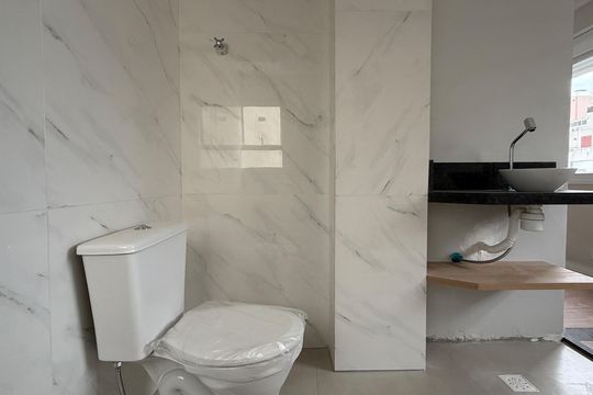 Banheiro da Suíte de apartamento para alugar com 2 quartos, 122m² em Gonzaga, Santos