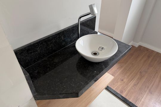 Banheiro da Suíte de apartamento para alugar com 2 quartos, 122m² em Gonzaga, Santos