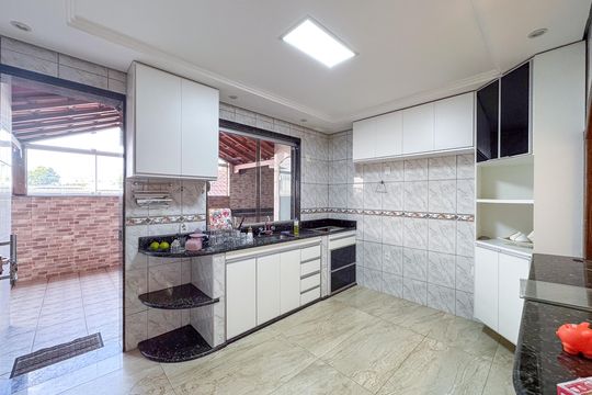 Casa para alugar com 5 quartos, 300m² em Santa Cruz (barreiro), Belo Horizonte