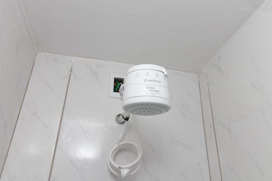 Banheiro de apartamento para alugar com 1 quarto, 28m² em Cidade Baixa, Porto Alegre