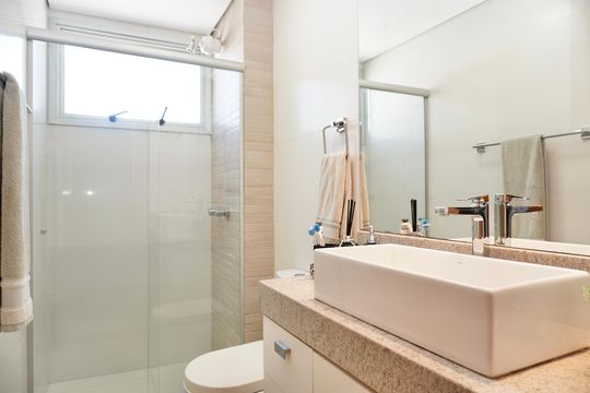 Suíte 1 - Banheiro de apartamento à venda com 4 quartos, 220m² em Santa Lúcia, Belo Horizonte