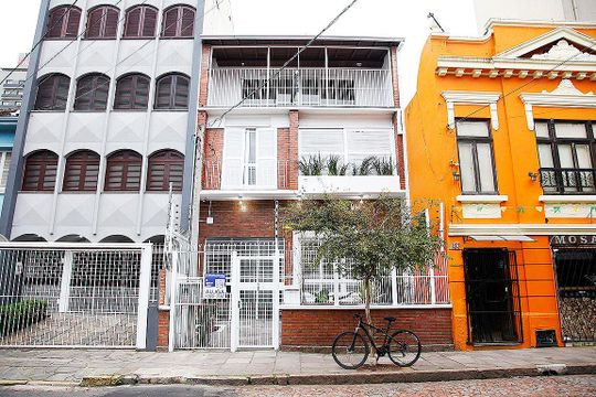 Fachada de apartamento para alugar com 1 quarto, 32m² em Cidade Baixa, Porto Alegre