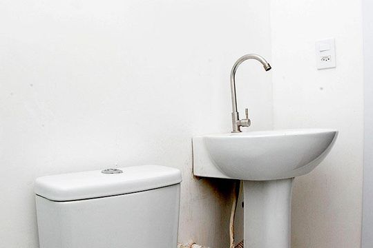 Banheiro de apartamento para alugar com 1 quarto, 32m² em Cidade Baixa, Porto Alegre