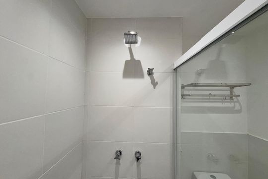 Banheiro Social de apartamento para alugar com 2 quartos, 55m² em Barra Olímpica, Rio de Janeiro