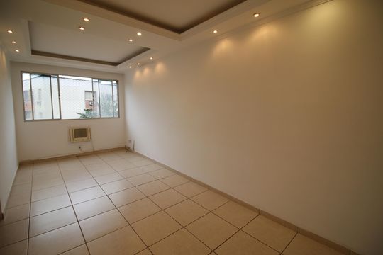 Sala de apartamento para alugar com 3 quartos, 67m² em Pechincha, Rio de Janeiro