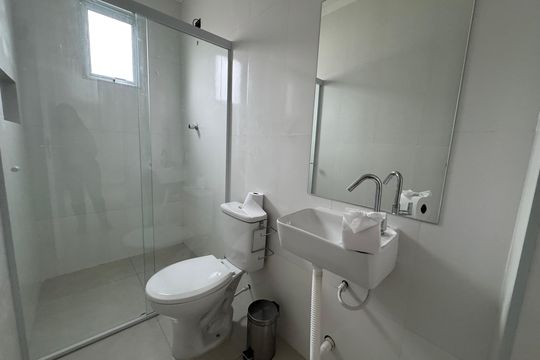 Banheiro de kitnet/studio para alugar com 1 quarto, 30m² em São Pedro, Osasco