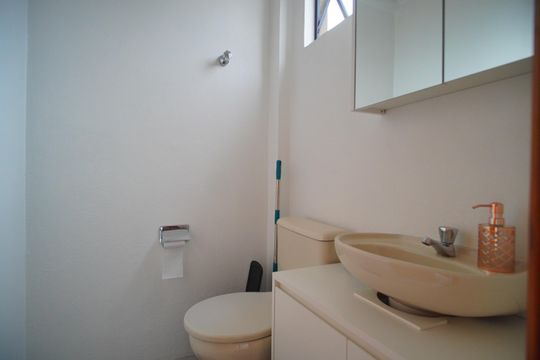 Banheiro de apartamento para alugar com 1 quarto, 42m² em Centro, São Leopoldo
