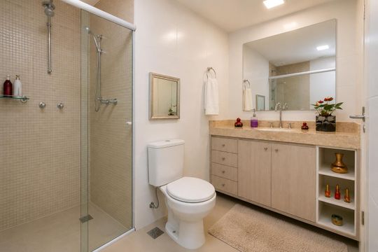 Banheiro de apartamento para alugar com 2 quartos, 80m² em Petrópolis, Porto Alegre