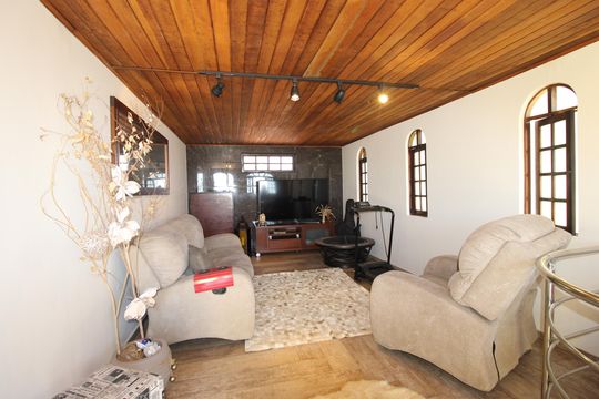 Sala de TV de casa à venda com 3 quartos, 240m² em Cidade Líder, São Paulo