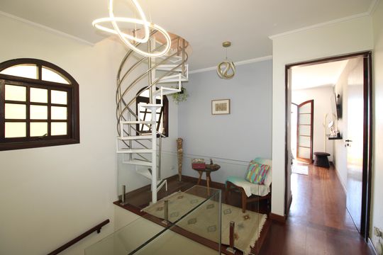 Casa à venda com 3 quartos, 240m² em Cidade Líder, São Paulo