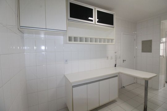 Cozinha de apartamento para alugar com 3 quartos, 90m² em Jardim Esplanada Ii, São José dos Campos