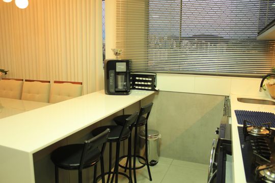 Cozinha de apartamento à venda com 2 quartos, 54m² em Betânia, Belo Horizonte