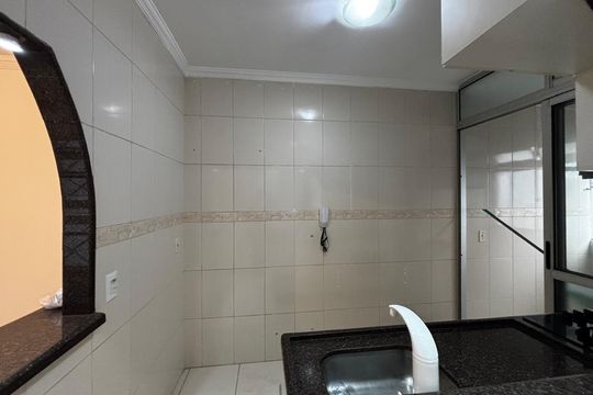 Cozinha de apartamento para alugar com 2 quartos, 50m² em Vila Cruz das Almas, São Paulo