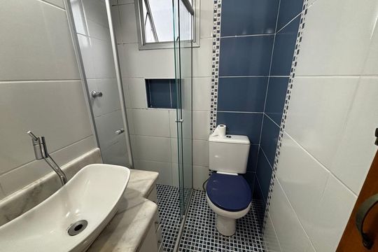 Banheiro de apartamento para alugar com 2 quartos, 50m² em Vila Cruz das Almas, São Paulo