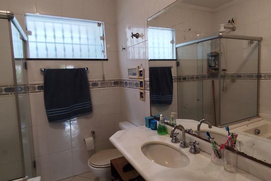 Banheiro de casa à venda com 3 quartos, 240m² em Jardim São Paulo, São Paulo