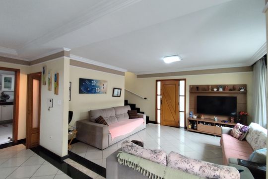 Casa à venda com 3 quartos, 240m² em Jardim São Paulo, São Paulo