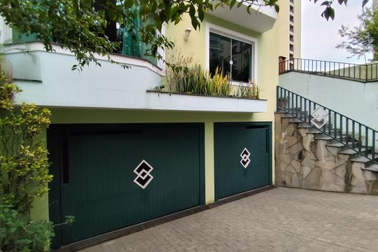Fachada de casa à venda com 3 quartos, 240m² em Jardim São Paulo, São Paulo