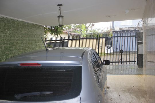 Garagem  de casa à venda com 3 quartos, 277m² em Vila Galvão, Guarulhos