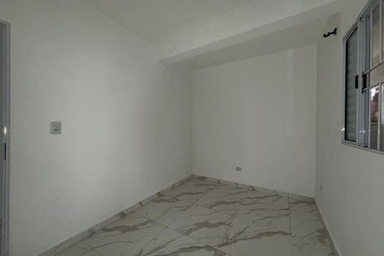 Casa para alugar com 1 quarto, 70m² em Vila Terezinha, Carapicuíba