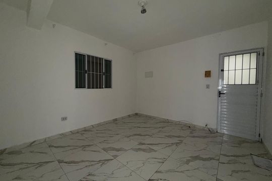 Casa para alugar com 1 quarto, 70m² em Vila Terezinha, Carapicuíba