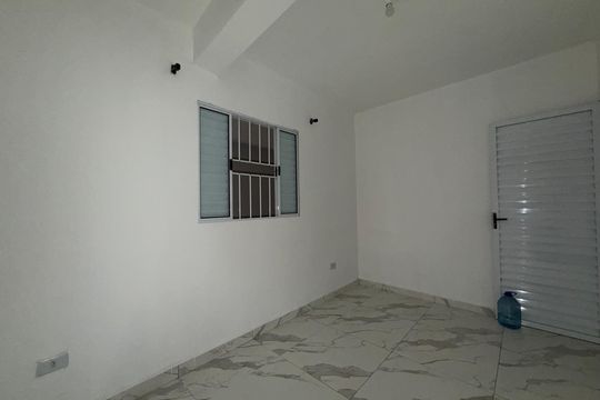 Casa para alugar com 1 quarto, 70m² em Vila Terezinha, Carapicuíba