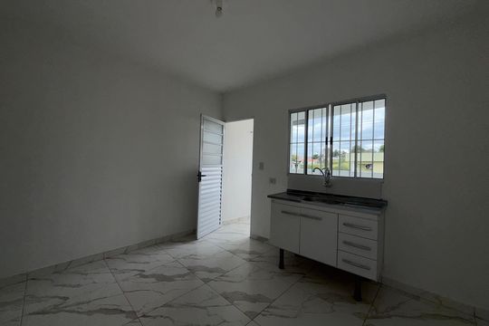 Casa para alugar com 1 quarto, 70m² em Vila Terezinha, Carapicuíba