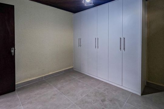 Casa para alugar com 4 quartos, 220m² em Parque Sao Domingos, São Paulo