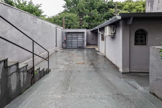 Casa para alugar com 4 quartos, 220m² em Parque Sao Domingos, São Paulo