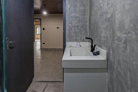 Casa para alugar com 4 quartos, 220m² em Parque Sao Domingos, São Paulo