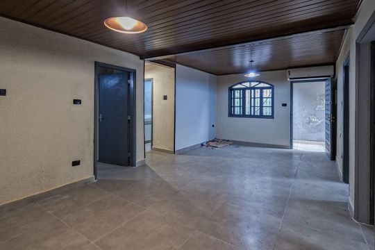 Casa para alugar com 4 quartos, 220m² em Parque Sao Domingos, São Paulo
